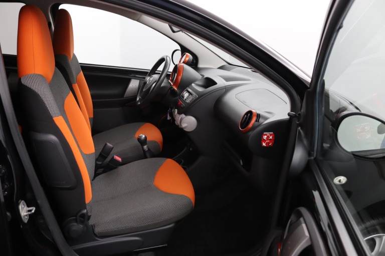 Toyota Aygo - 1.0 VVT-i Dynamic Orange 11