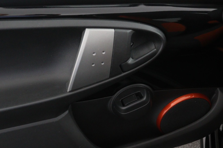 Toyota Aygo - 1.0 VVT-i Dynamic Orange 26