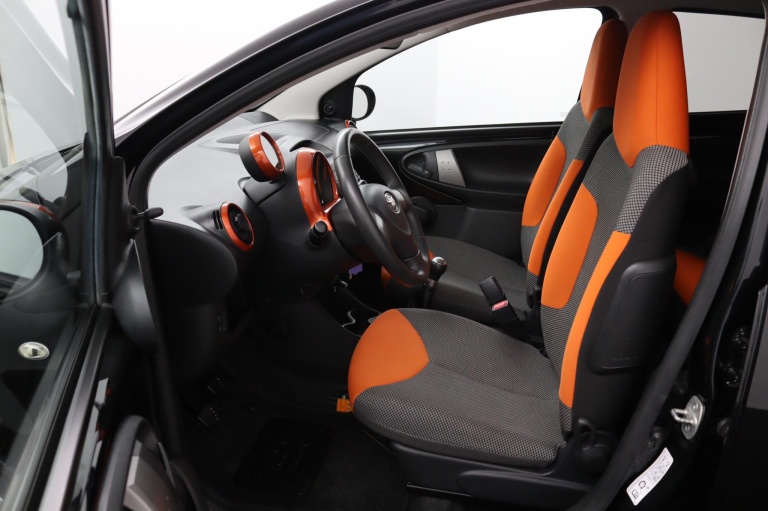 Toyota Aygo - 1.0 VVT-i Dynamic Orange 9