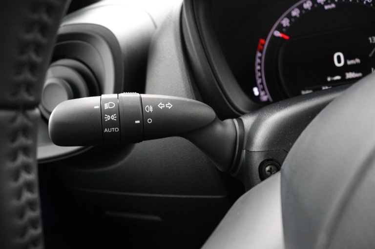 Toyota Aygo X - 1.0 VVT-i MT Play 33