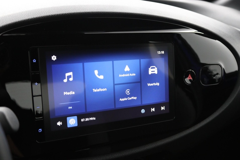Toyota Aygo X - 1.0 VVT-i MT Play 38