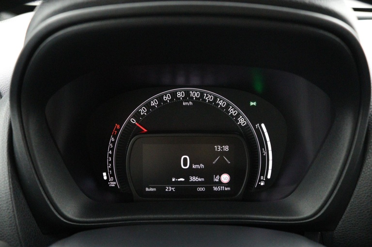 Toyota Aygo X - 1.0 VVT-i MT Play 6