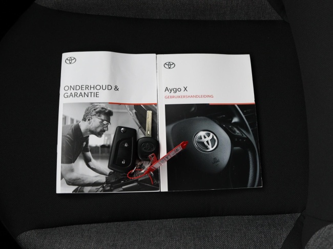 Toyota Aygo X - 1.0 VVT-i MT Play