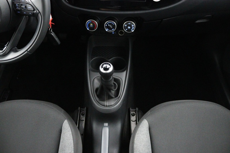 Toyota Aygo X - 1.0 VVT-i MT Play 27
