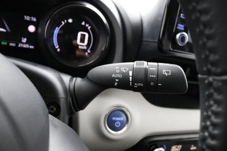 Toyota Yaris - 1.5 Hybrid 31