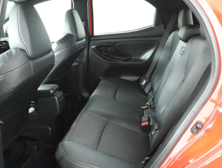 Toyota Yaris - 1.5 Hybrid Executive 18