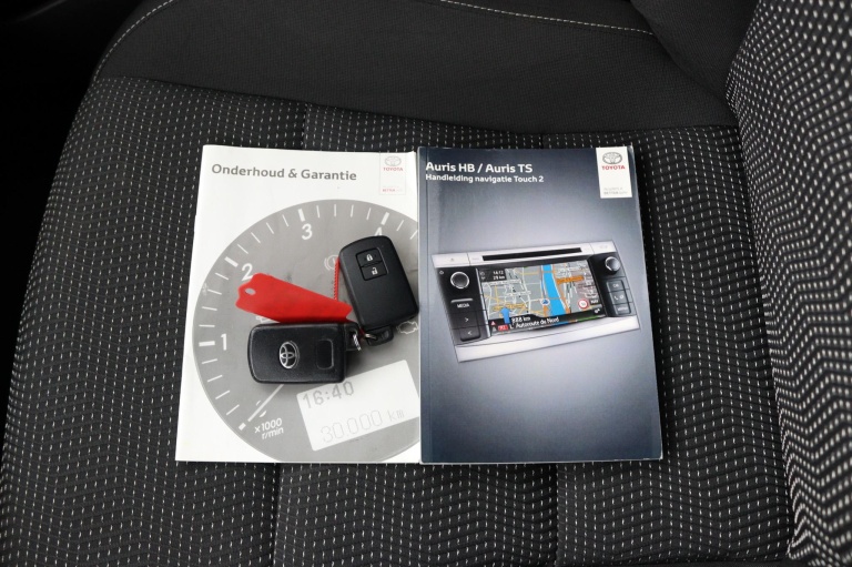 Toyota Auris Touring Sports - 1.8 Hybrid 11