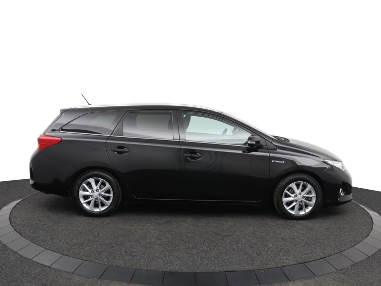 Toyota Auris Touring Sports - 1.8 Hybrid 13