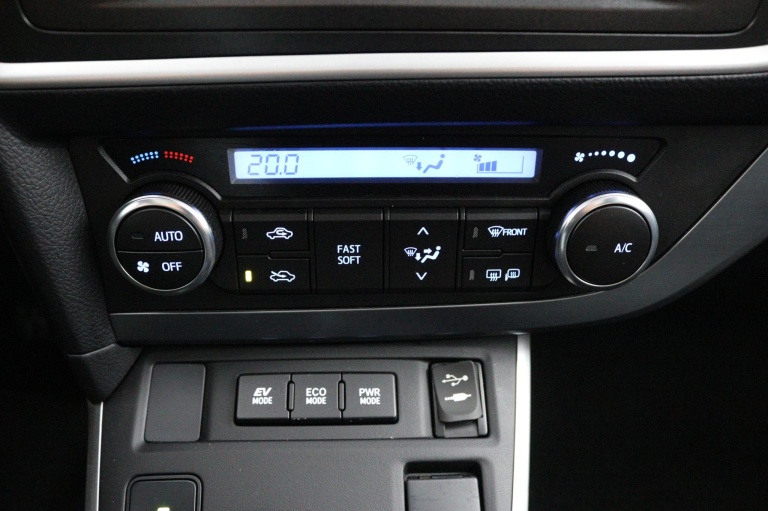 Toyota Auris Touring Sports - 1.8 Hybrid 7