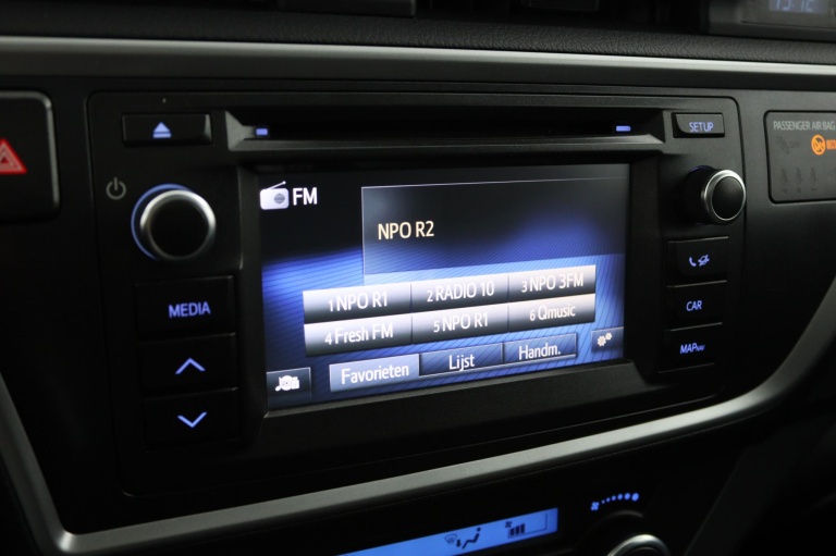 Toyota Auris Touring Sports - 1.8 Hybrid 8