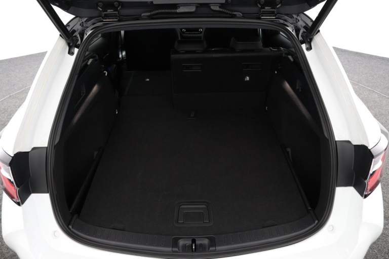 Toyota Corolla Touring Sports - 1.8 Hybrid Bi-Tone 25