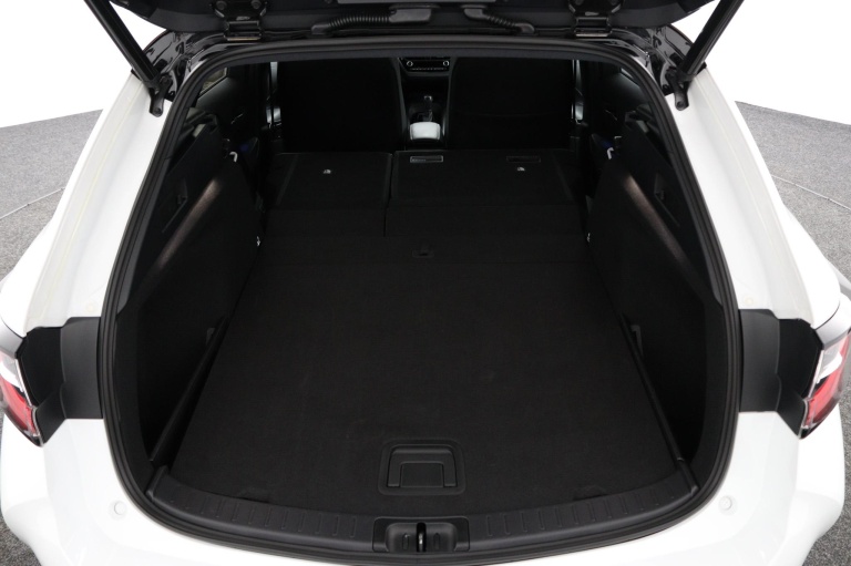 Toyota Corolla Touring Sports - 1.8 Hybrid Bi-Tone 26