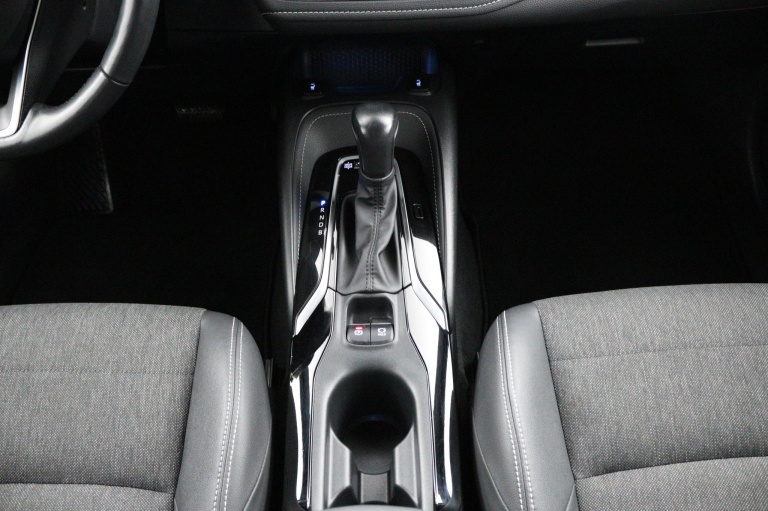 Toyota Corolla Touring Sports - 1.8 Hybrid Bi-Tone 27