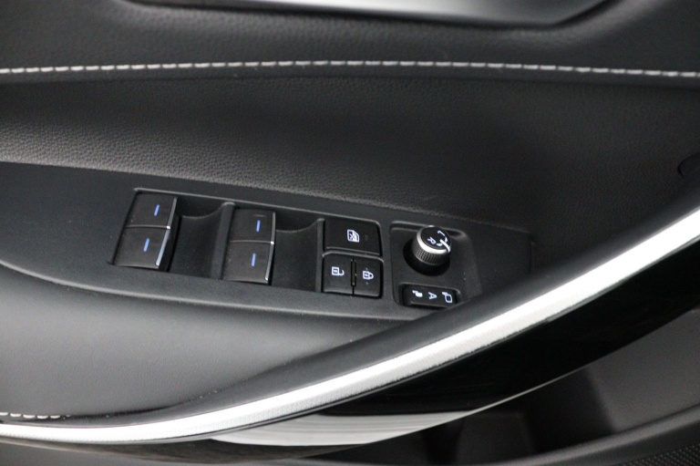 Toyota Corolla Touring Sports - 1.8 Hybrid Bi-Tone 29