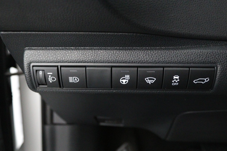 Toyota Corolla Touring Sports - 1.8 Hybrid Bi-Tone 30