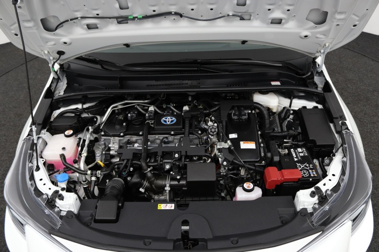 Toyota Corolla Touring Sports - 1.8 Hybrid Bi-Tone 35