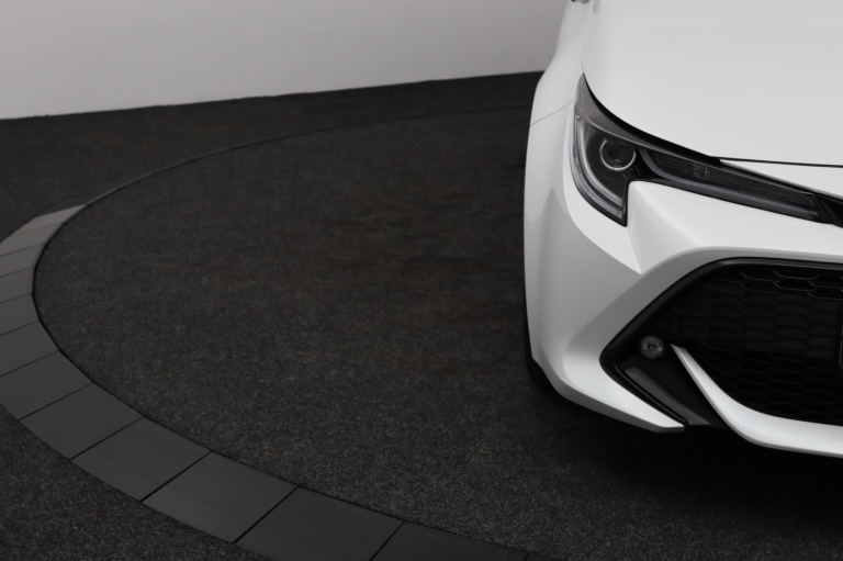 Toyota Corolla Touring Sports - 1.8 Hybrid Bi-Tone 36