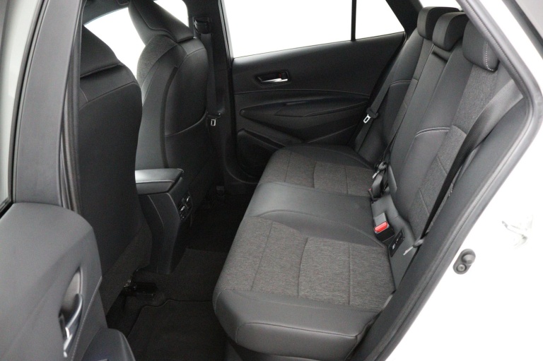 Toyota Corolla Touring Sports - 1.8 Hybrid Bi-Tone 39