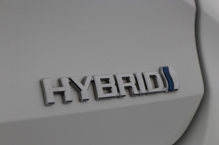 Toyota Corolla Touring Sports - 1.8 Hybrid Bi-Tone 42