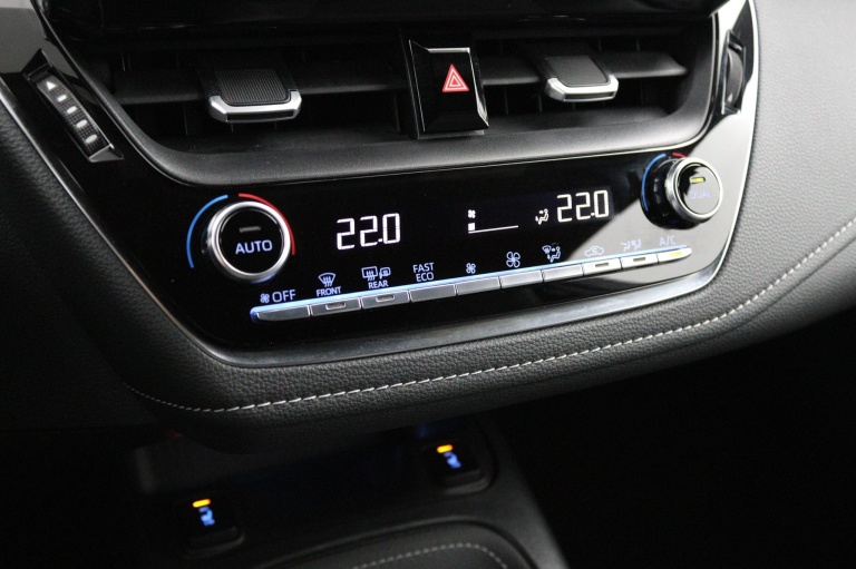 Toyota Corolla Touring Sports - 1.8 Hybrid Bi-Tone 7