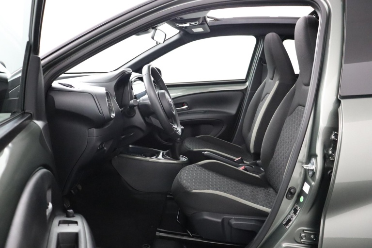 Toyota Aygo X - 1.0 VVT-i MT Premium Cabrio 17