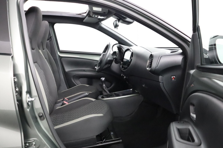 Toyota Aygo X - 1.0 VVT-i MT Premium Cabrio 21