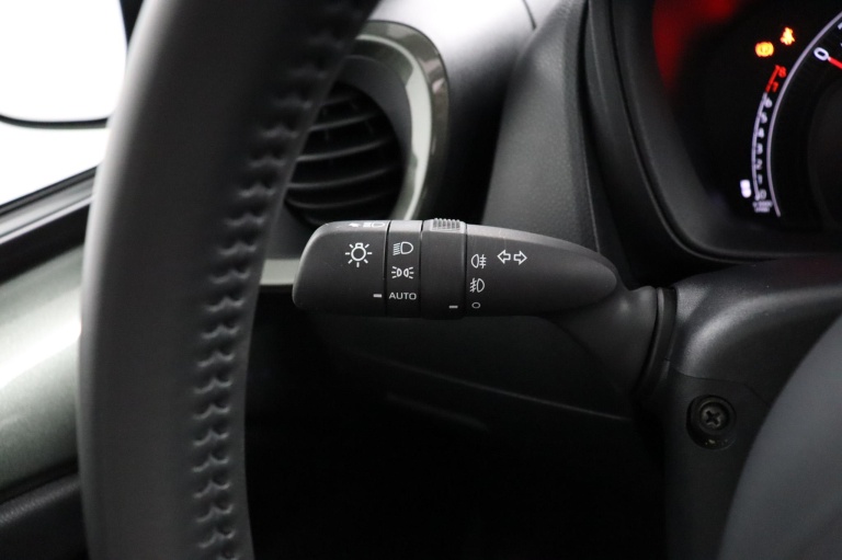 Toyota Aygo X - 1.0 VVT-i MT Premium Cabrio 31