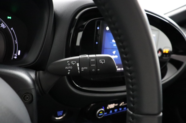 Toyota Aygo X - 1.0 VVT-i MT Premium Cabrio 32