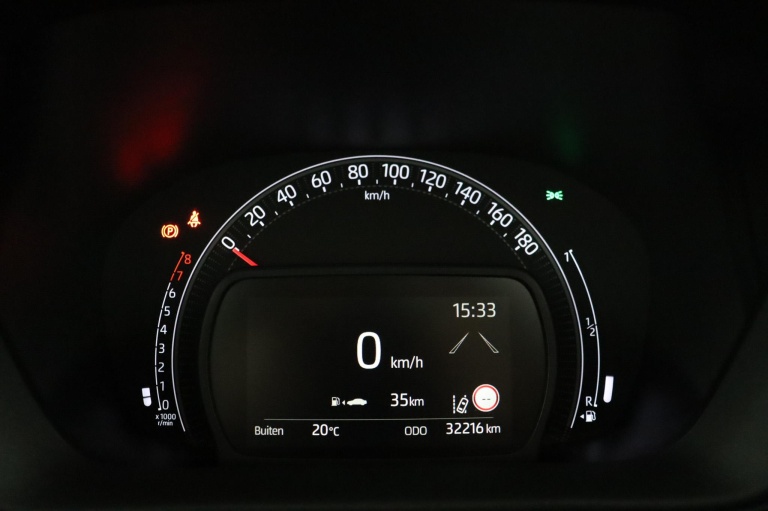 Toyota Aygo X - 1.0 VVT-i MT Premium Cabrio 6