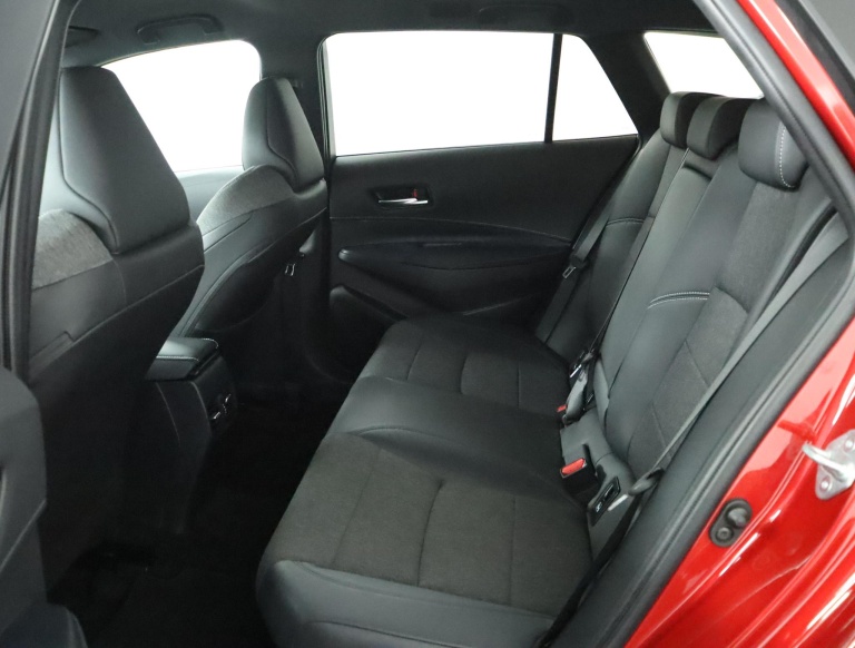 Toyota Corolla Touring Sports - 1.8 Hybrid Dynamic 18