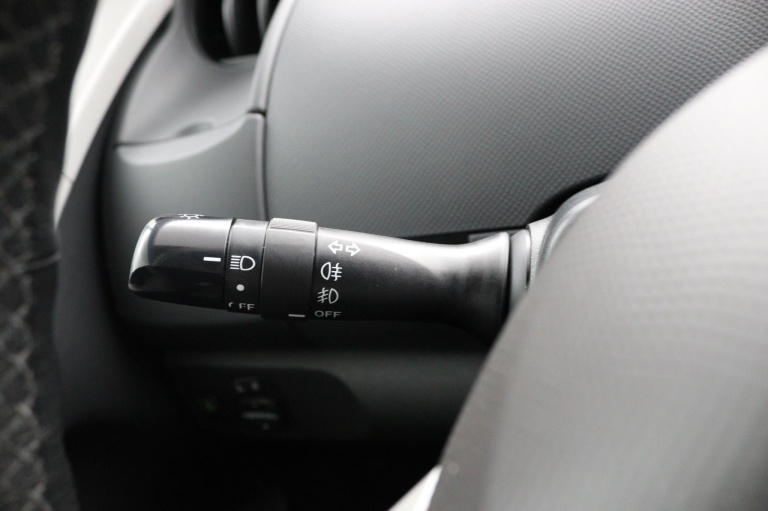 Toyota Yaris - 1.3 VVTi Luna MMT 29