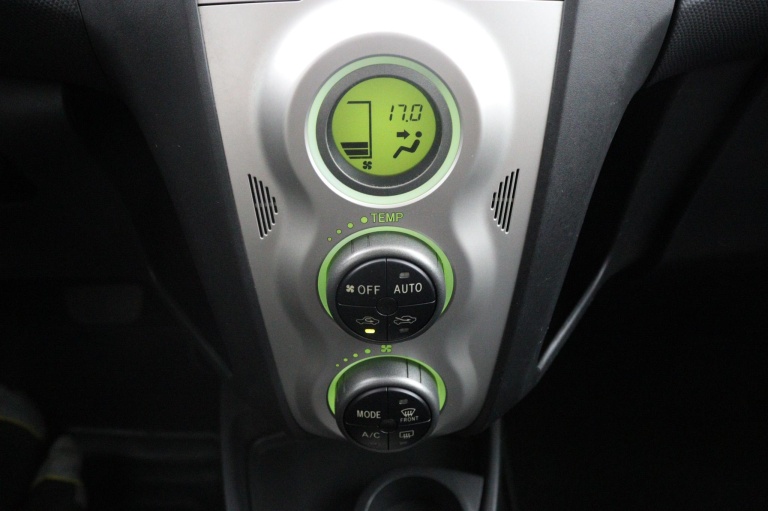 Toyota Yaris - 1.3 VVTi Luna MMT 7