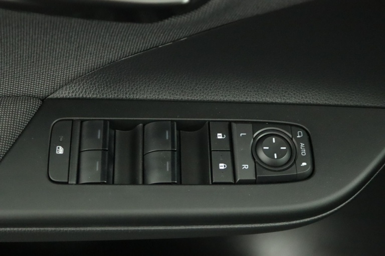 Toyota C-HR - 1.8 Hybrid 140 Dynamic 29