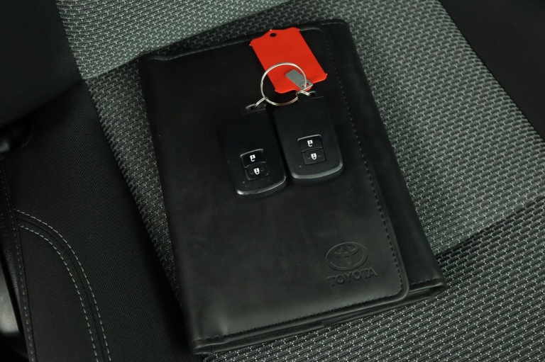 Toyota Yaris - 1.5 Hybrid Trend Bi-Tone 11