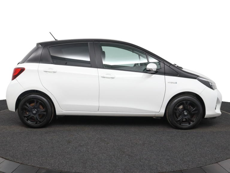 Toyota Yaris - 1.5 Hybrid Trend Bi-Tone 13