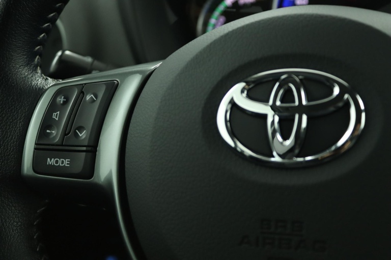 Toyota Yaris - 1.5 Hybrid Trend Bi-Tone 19