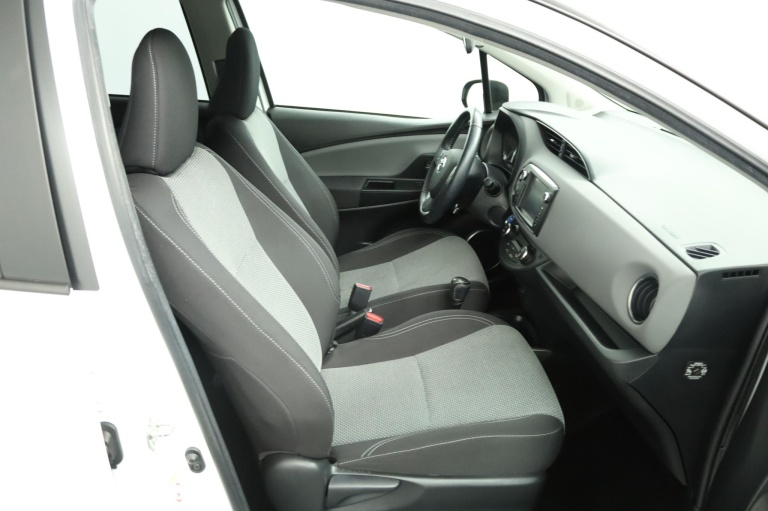 Toyota Yaris - 1.5 Hybrid Trend Bi-Tone 22