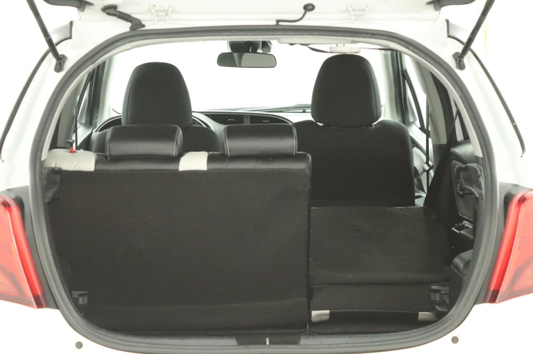 Toyota Yaris - 1.5 Hybrid Trend Bi-Tone 25