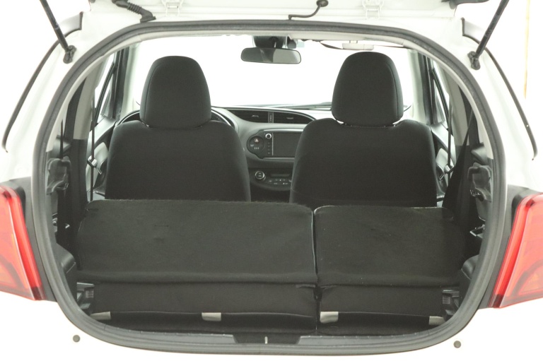 Toyota Yaris - 1.5 Hybrid Trend Bi-Tone 26