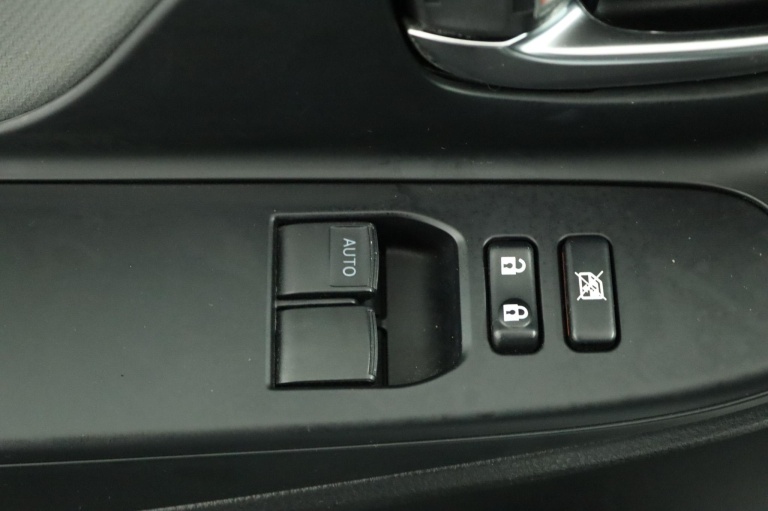 Toyota Yaris - 1.5 Hybrid Trend Bi-Tone 29
