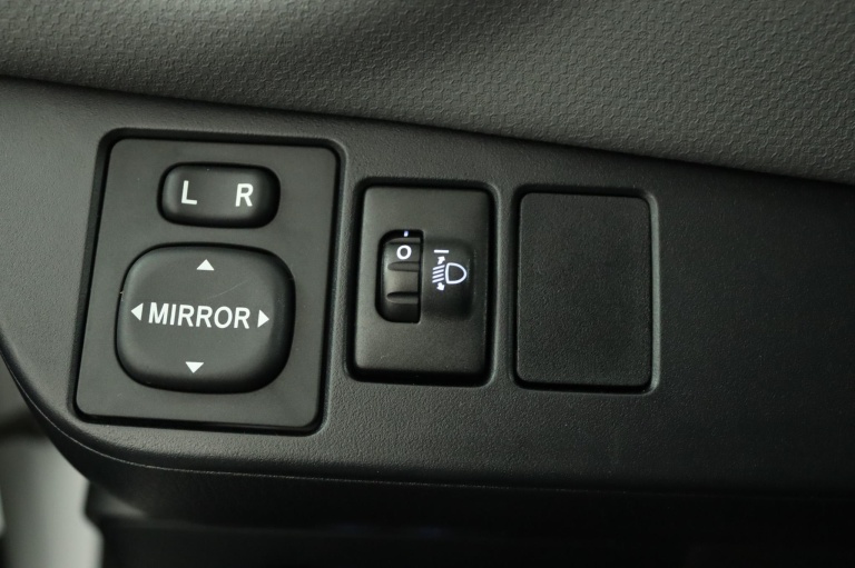 Toyota Yaris - 1.5 Hybrid Trend Bi-Tone 30