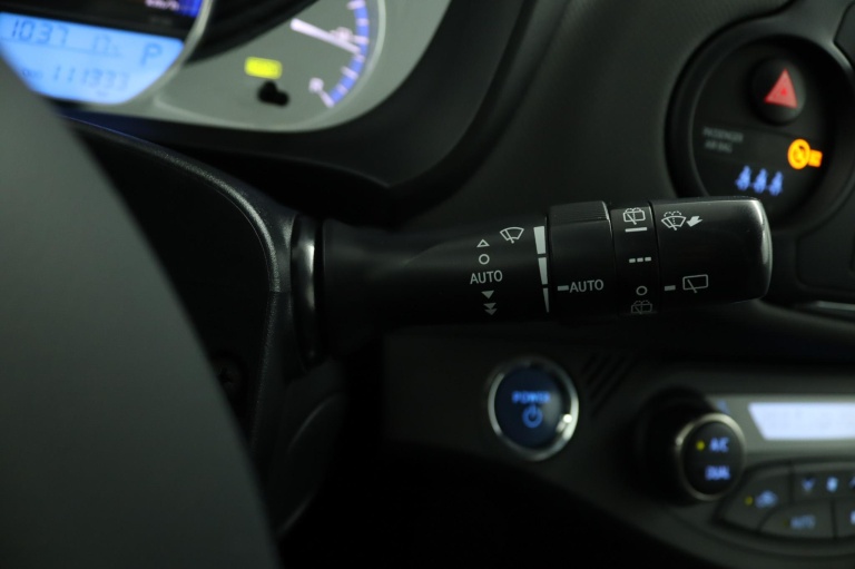Toyota Yaris - 1.5 Hybrid Trend Bi-Tone 32