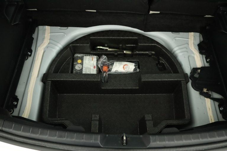 Toyota Yaris - 1.5 Hybrid Trend Bi-Tone 34
