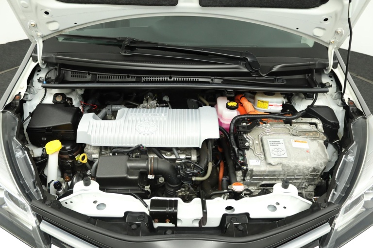 Toyota Yaris - 1.5 Hybrid Trend Bi-Tone 35