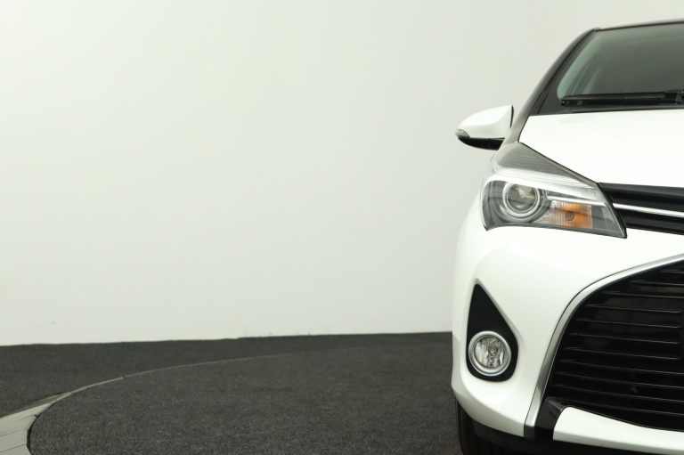 Toyota Yaris - 1.5 Hybrid Trend Bi-Tone 36
