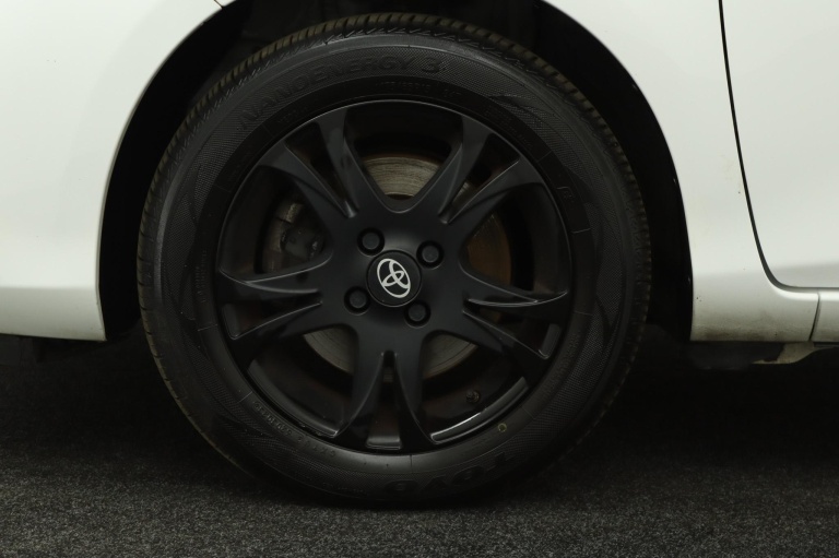 Toyota Yaris - 1.5 Hybrid Trend Bi-Tone 38