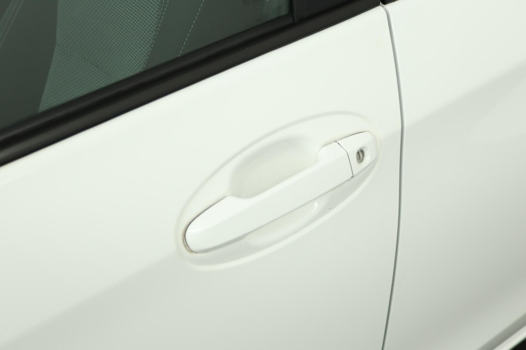 Toyota Yaris - 1.5 Hybrid Trend Bi-Tone 39