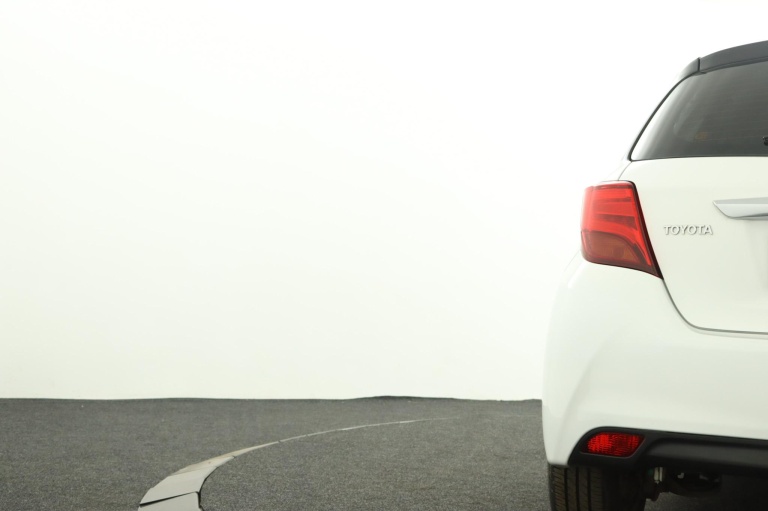 Toyota Yaris - 1.5 Hybrid Trend Bi-Tone 41