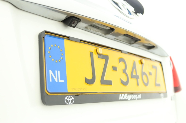 Toyota Yaris - 1.5 Hybrid Trend Bi-Tone 42