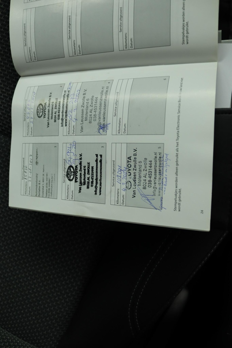 Toyota Yaris - 1.5 Hybrid Trend Bi-Tone 43